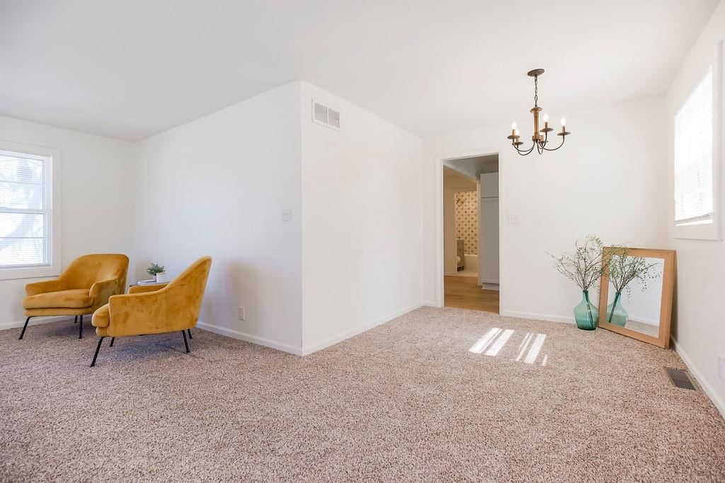 318 N Keeler Street — photo 6