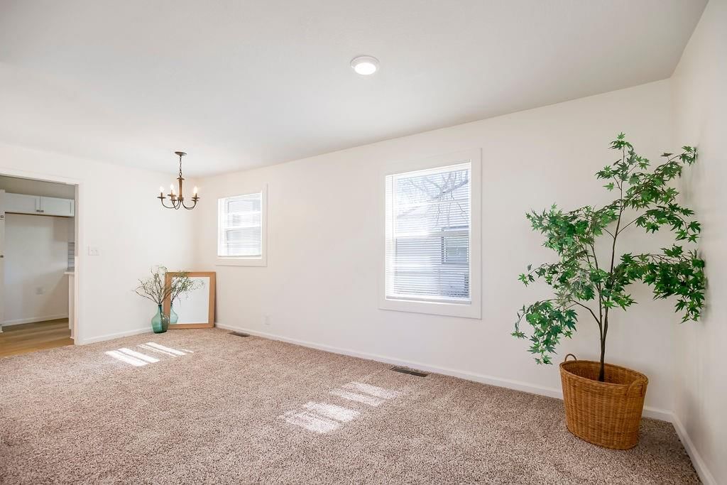 318 N Keeler Street — photo 7