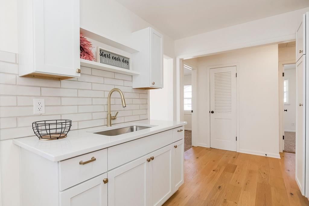 318 N Keeler Street — photo 10