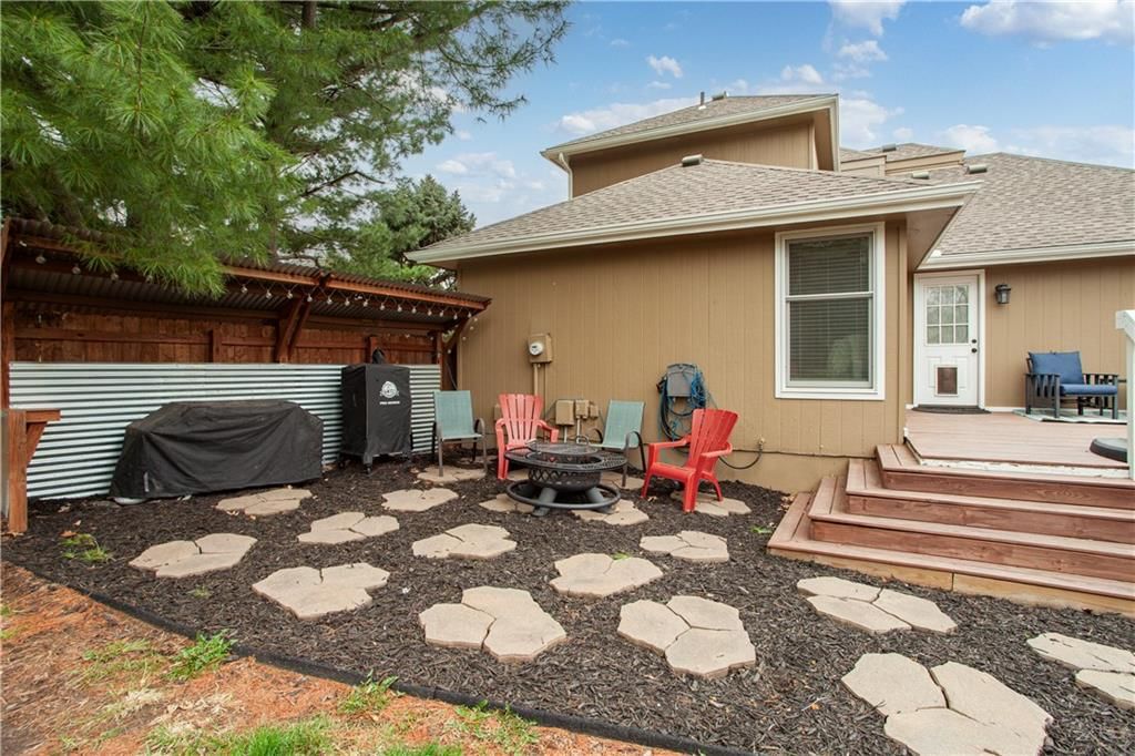 1115 NE Deerbrook Terrace — photo 6
