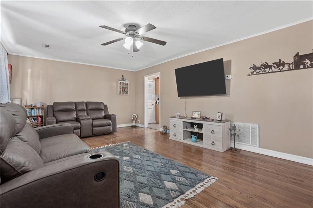 706 W Clay Street — photo 6