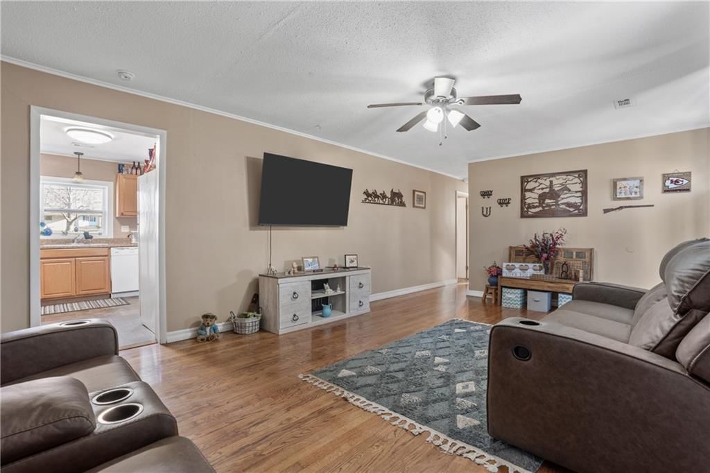 706 W Clay Street — photo 7