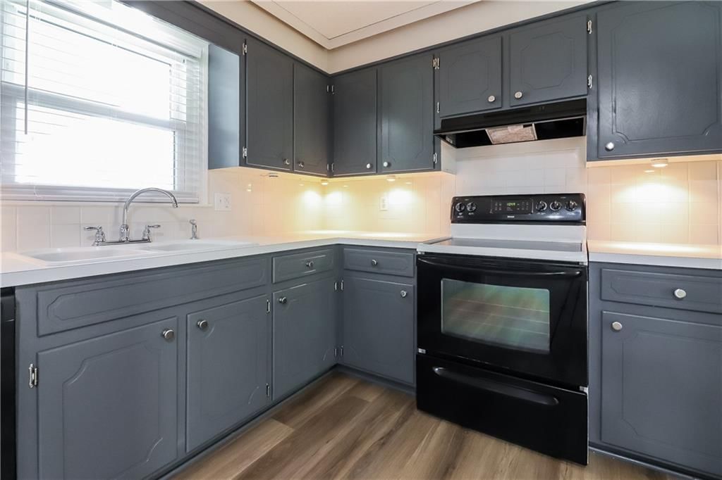 3022 S Kendall Drive — photo 8