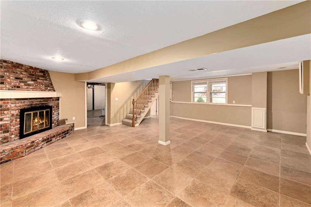 8821 W 70th Street — photo 23