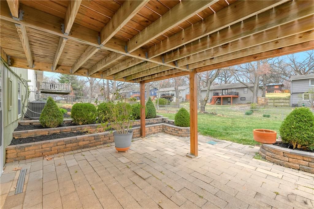 8821 W 70th Street — photo 29