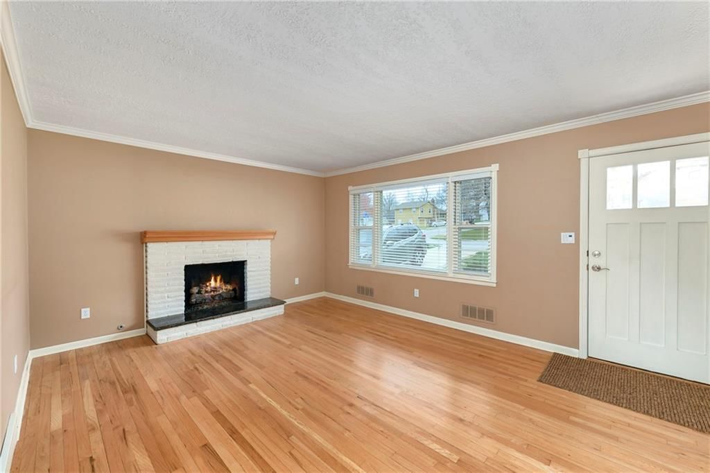 8821 W 70th Street — photo 4