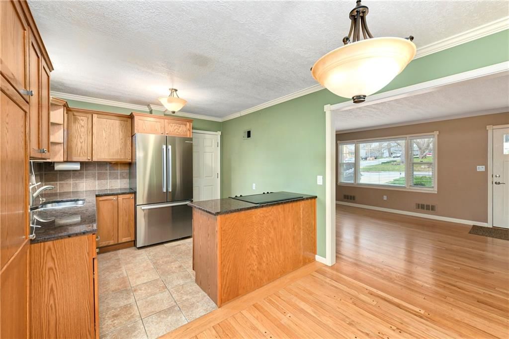 8821 W 70th Street — photo 10