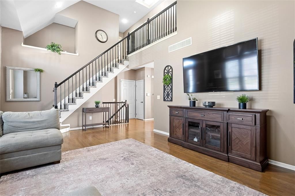 16437 W 158th Terrace — photo 5