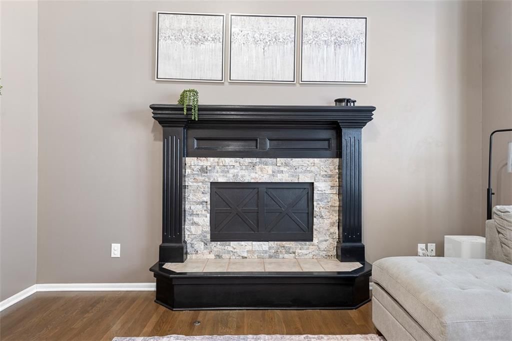 16437 W 158th Terrace — photo 7
