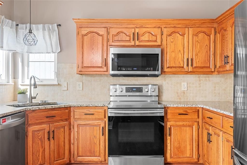 16437 W 158th Terrace — photo 9