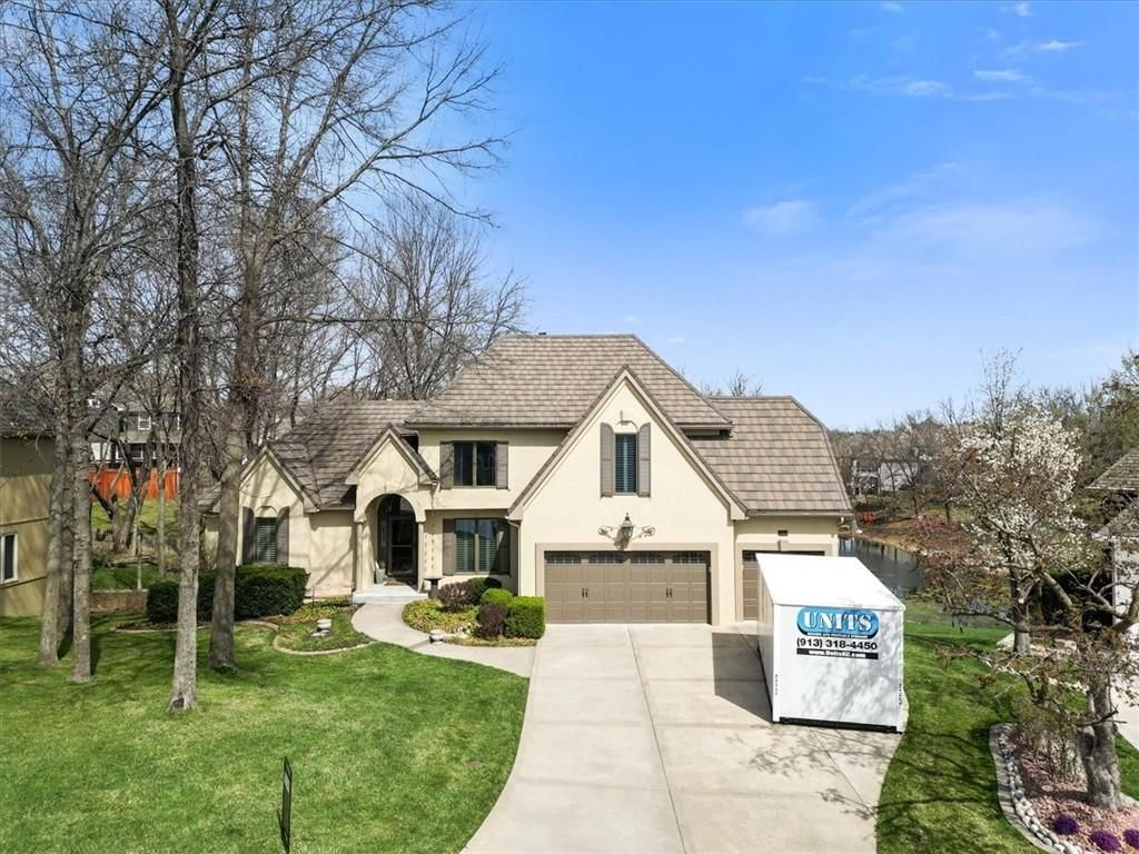 712 NE Plumbrook Place, Lee's Summit, MO