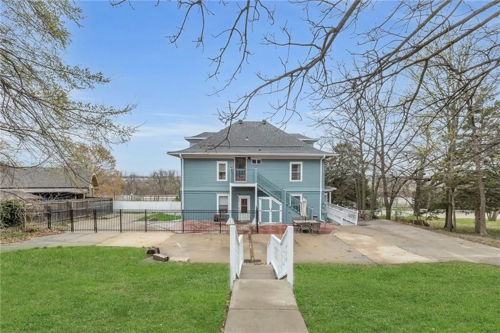 209 W Front Street — photo 42