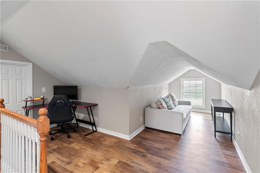 302 W Summit Street — photo 17