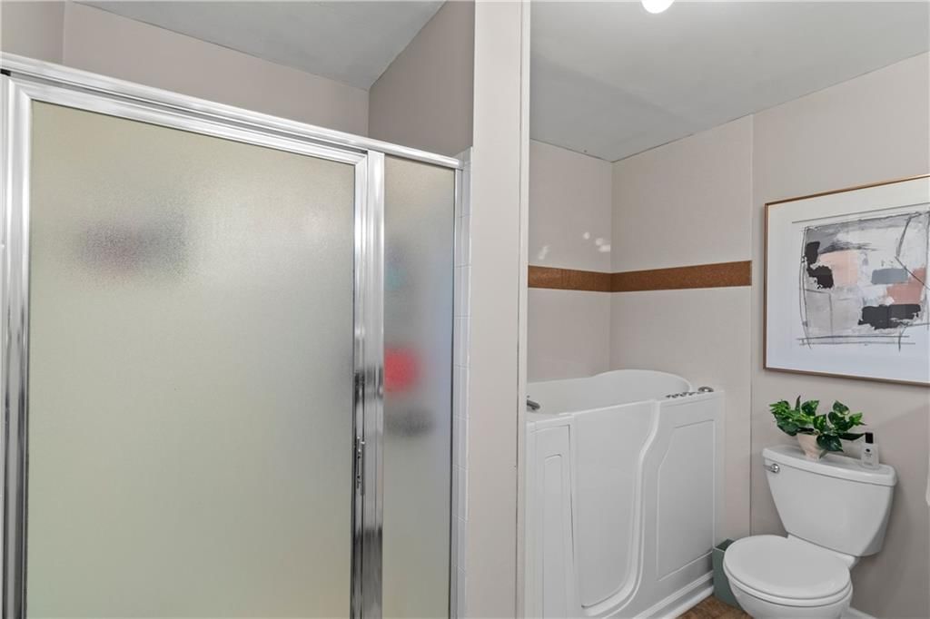 302 W Summit Street — photo 23
