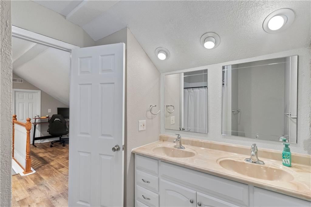 302 W Summit Street — photo 25
