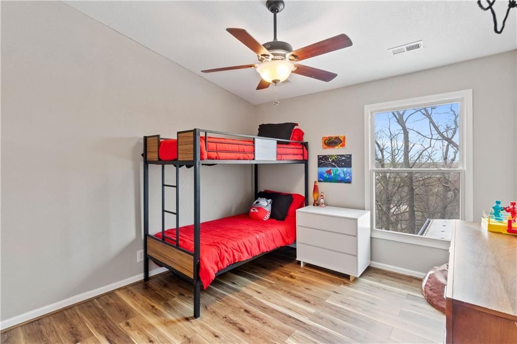 302 W Summit Street — photo 31