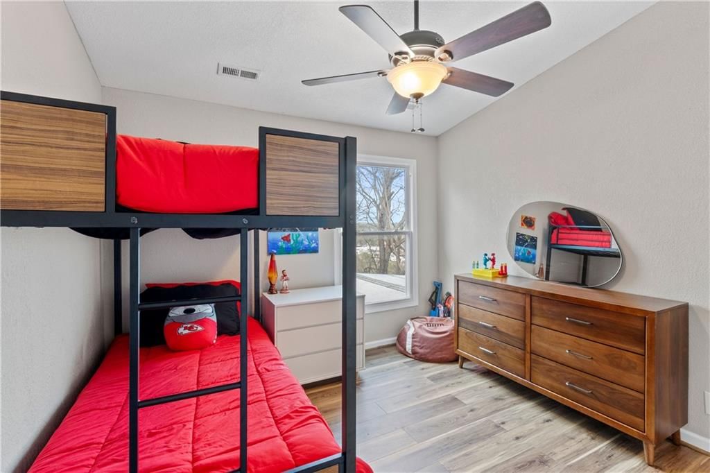 302 W Summit Street — photo 32