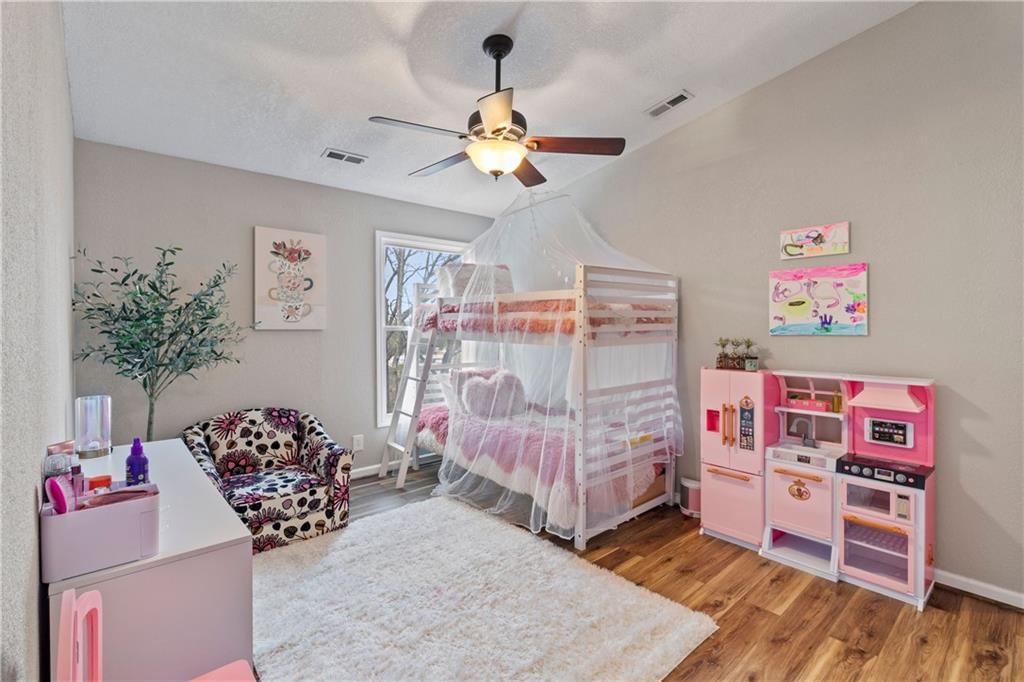 302 W Summit Street — photo 34
