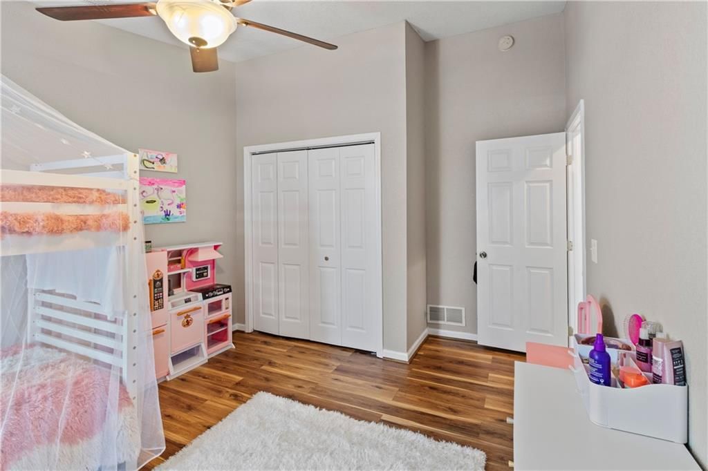 302 W Summit Street — photo 36