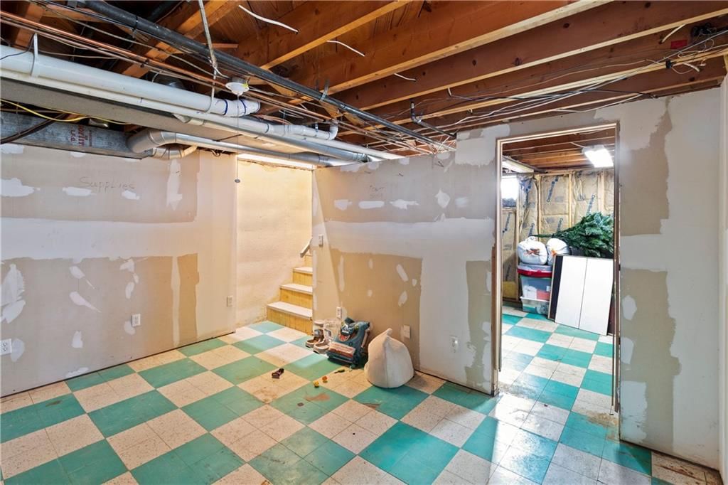 302 W Summit Street — photo 38