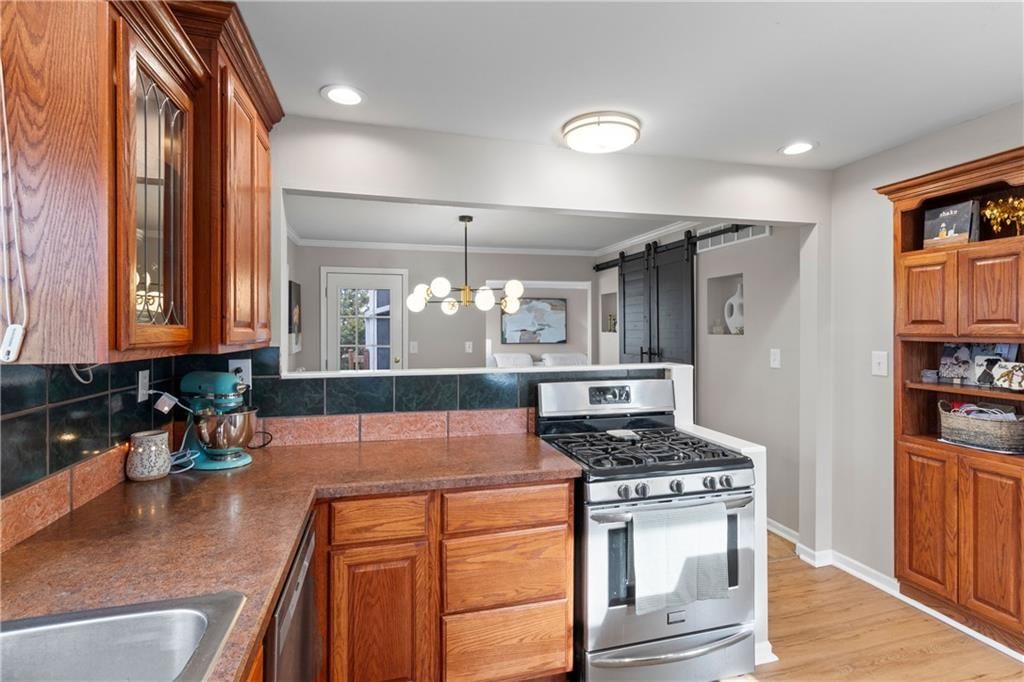 302 W Summit Street — photo 10