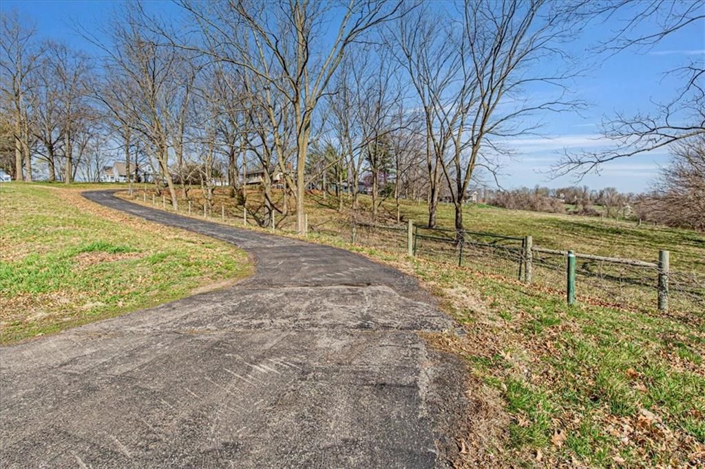 1930 Hillview Road — photo 4