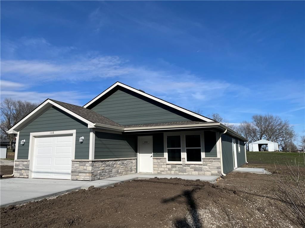 108 S Johnson Drive — photo 2