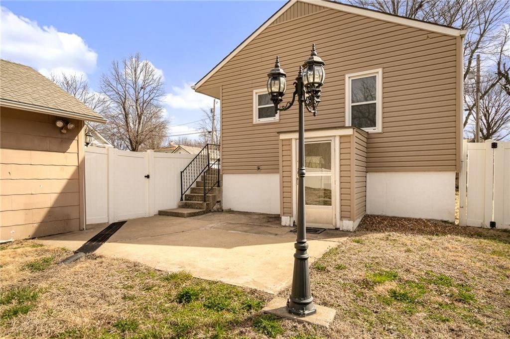1324 S Pleasant Street — photo 26