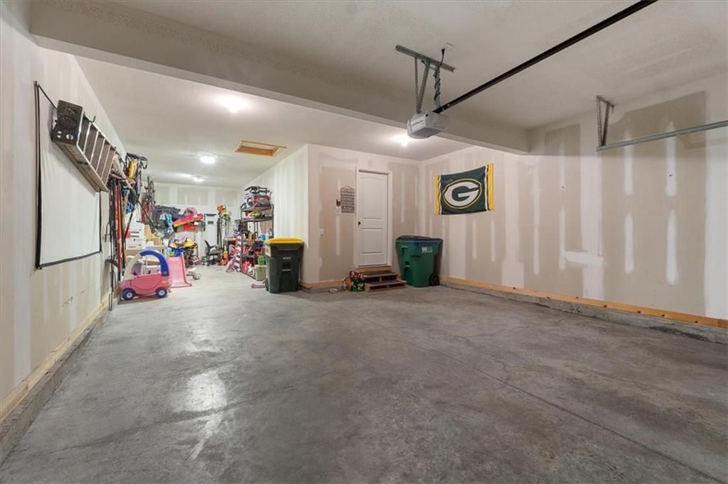 19720 Emerald Street — photo 32