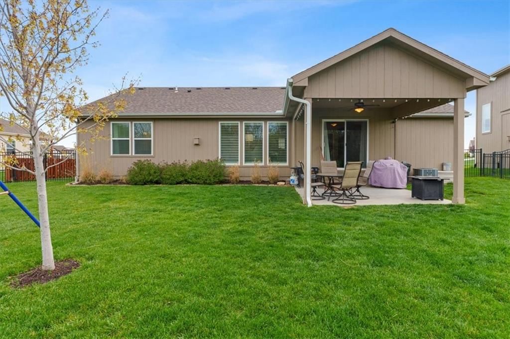 19720 Emerald Street — photo 34