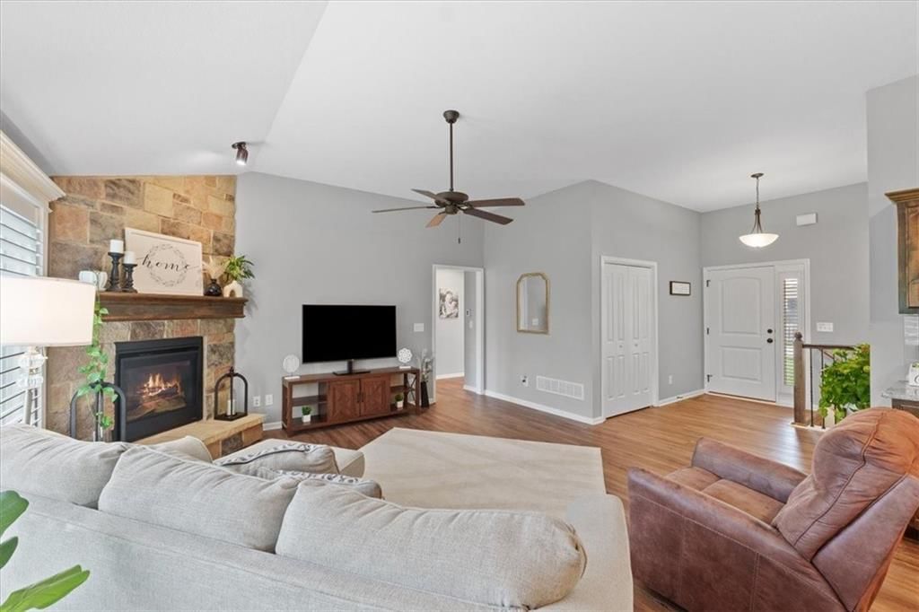 19720 Emerald Street — photo 5