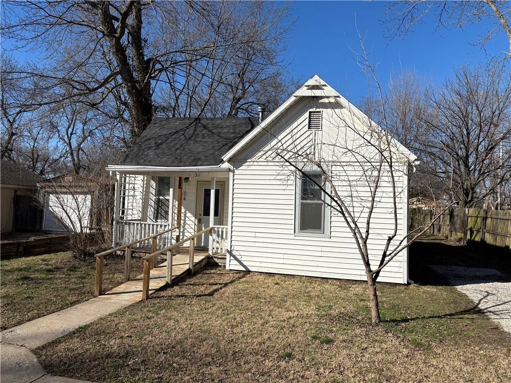 311 E Maple Street — photo 2