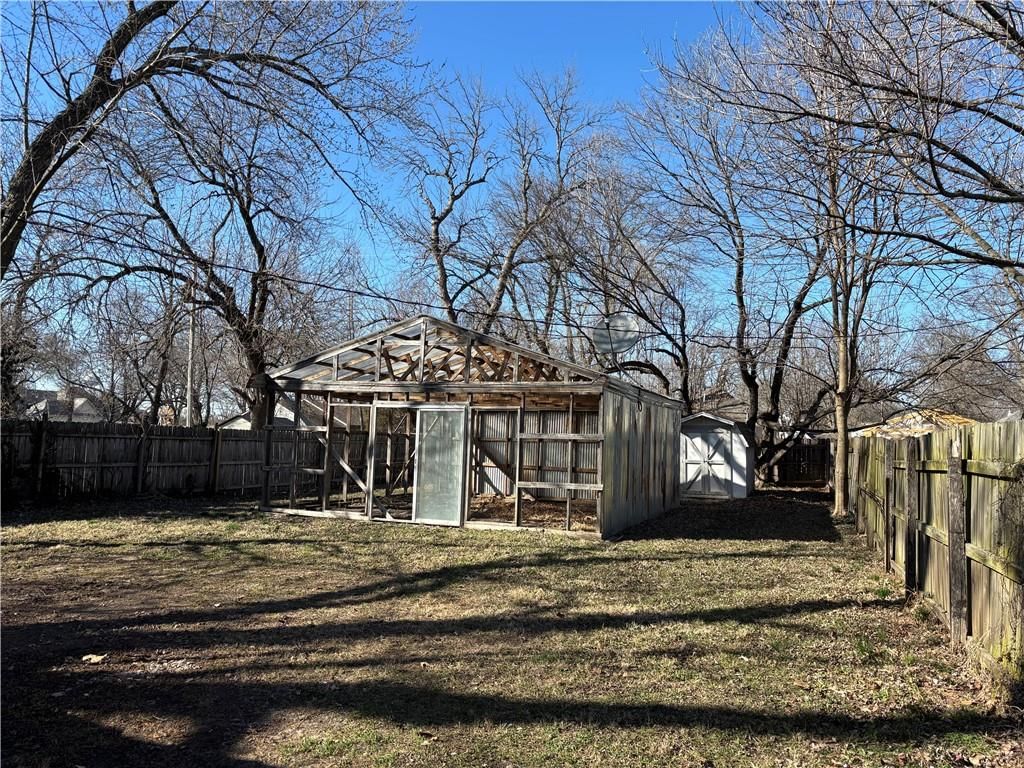 311 E Maple Street — photo 16