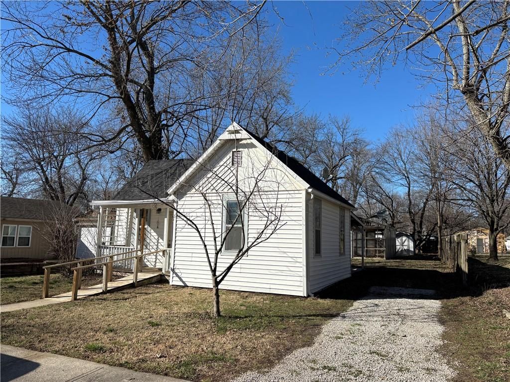 311 E Maple Street — photo 3
