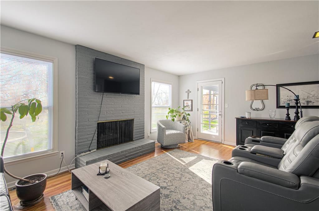 4849 N Gladstone Avenue — photo 5