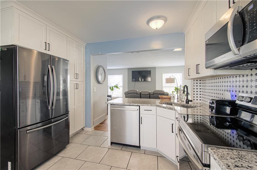 4849 N Gladstone Avenue — photo 7