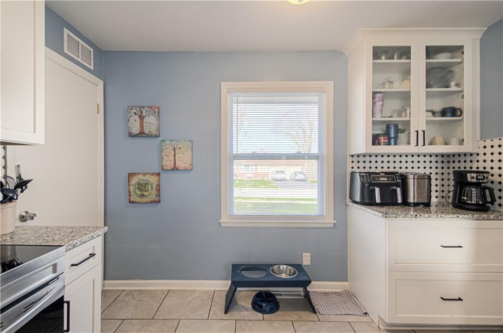 4849 N Gladstone Avenue — photo 9