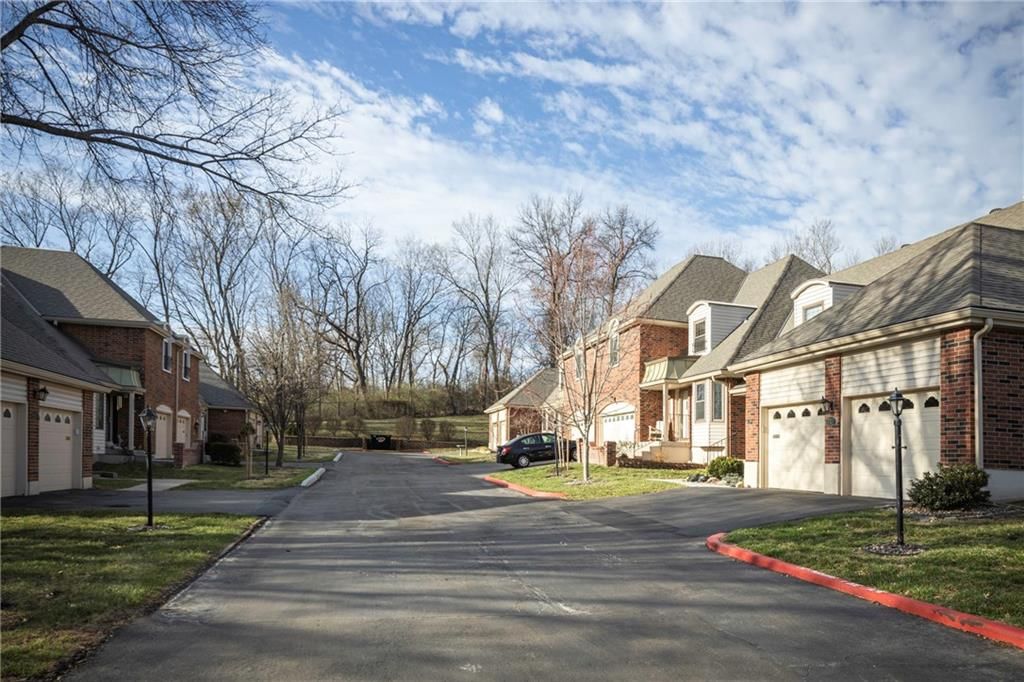 327 E Partridge Avenue — photo 2