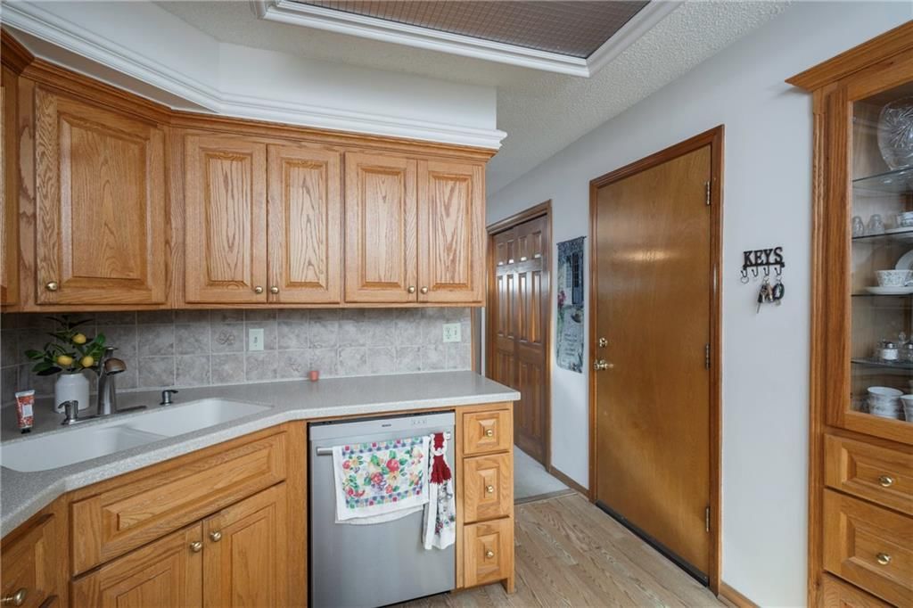 327 E Partridge Avenue — photo 17