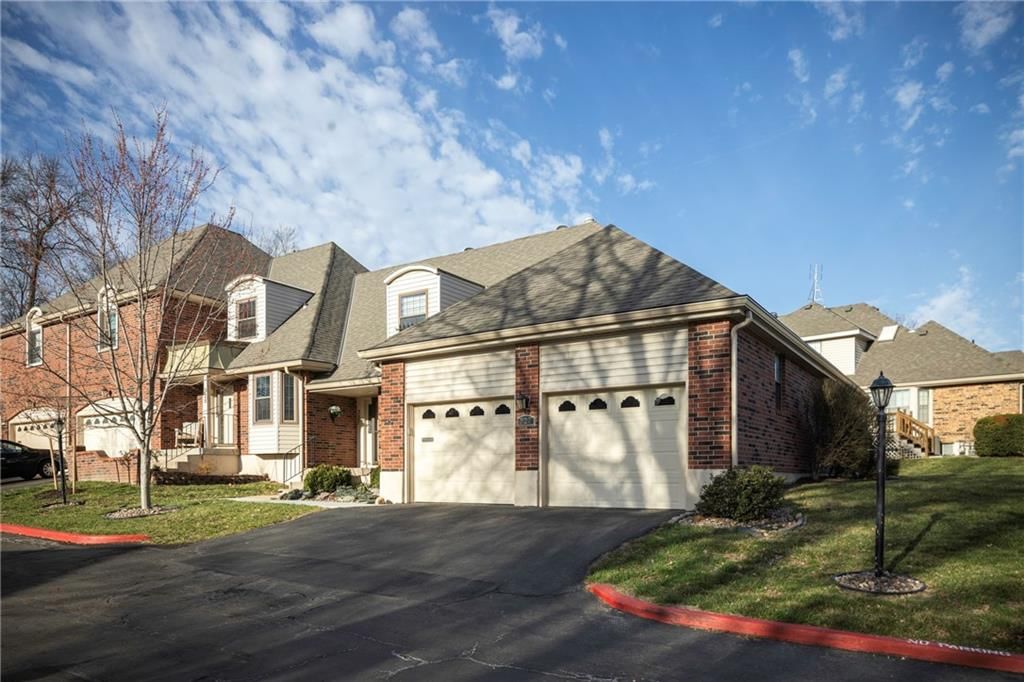327 E Partridge Avenue — photo 3