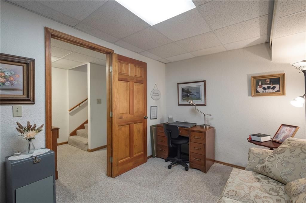 327 E Partridge Avenue — photo 29