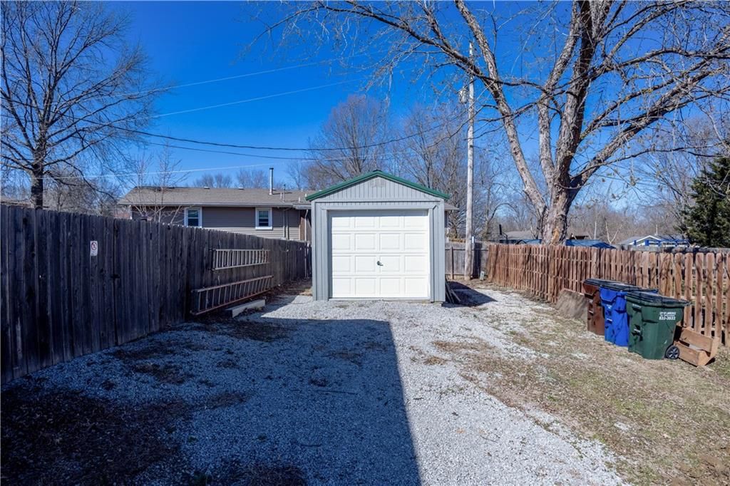 1520 W 27th Street — photo 3