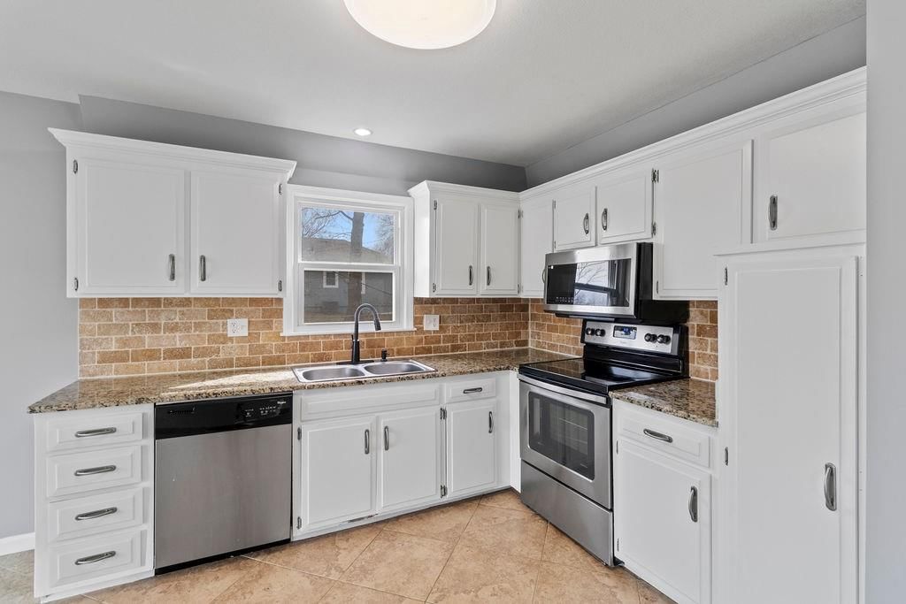 1113 W Cedar Street — photo 16