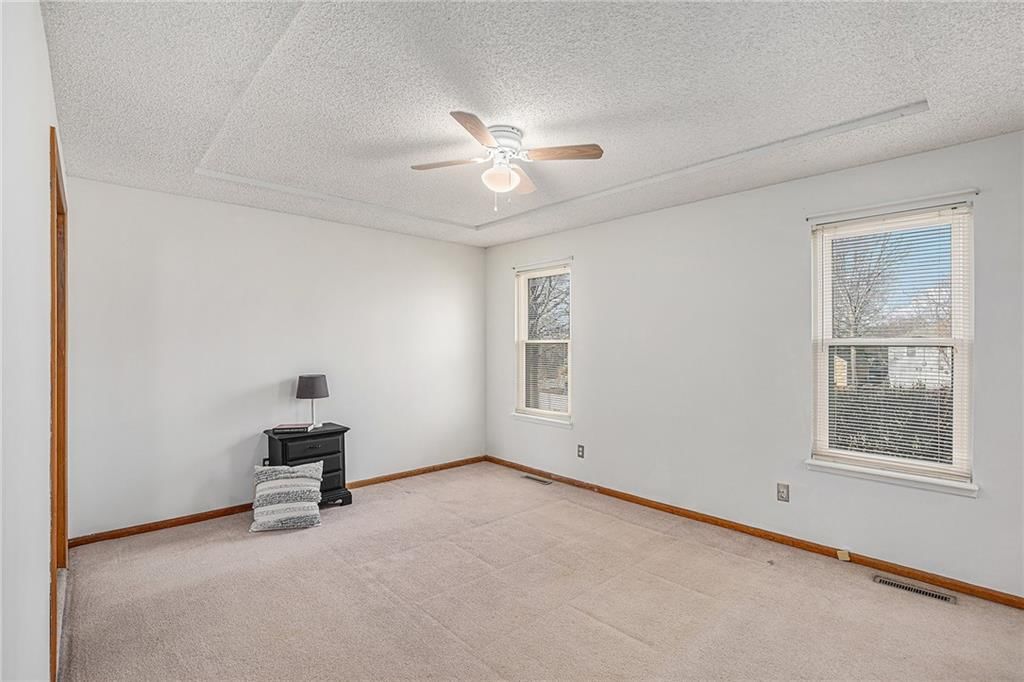 10600 N Oak Trafficway — photo 14