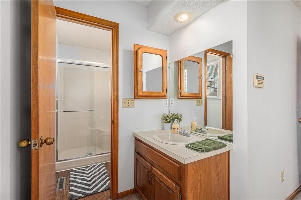 10600 N Oak Trafficway — photo 17