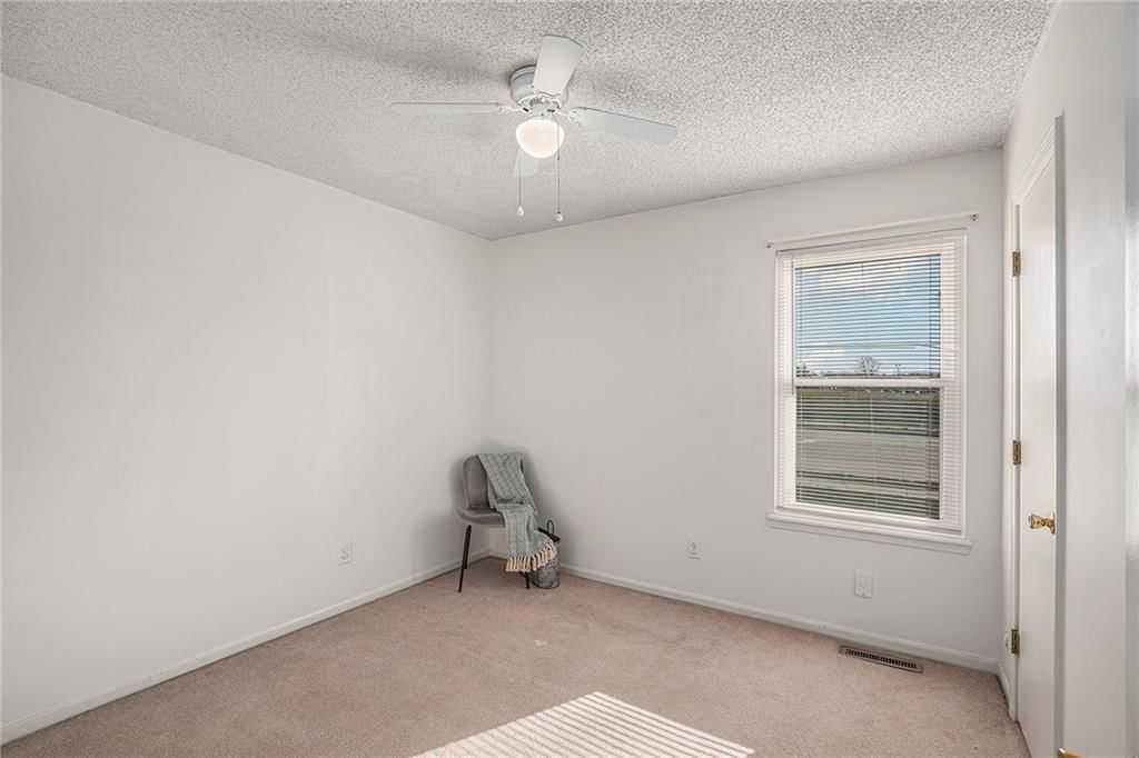 10600 N Oak Trafficway — photo 18