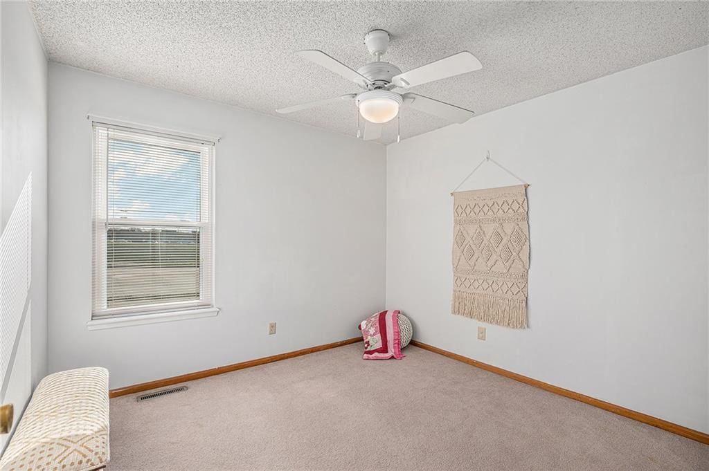 10600 N Oak Trafficway — photo 19
