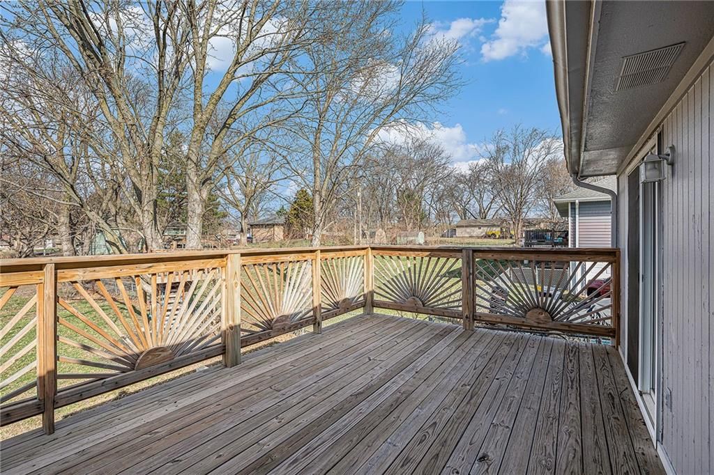 10600 N Oak Trafficway — photo 26