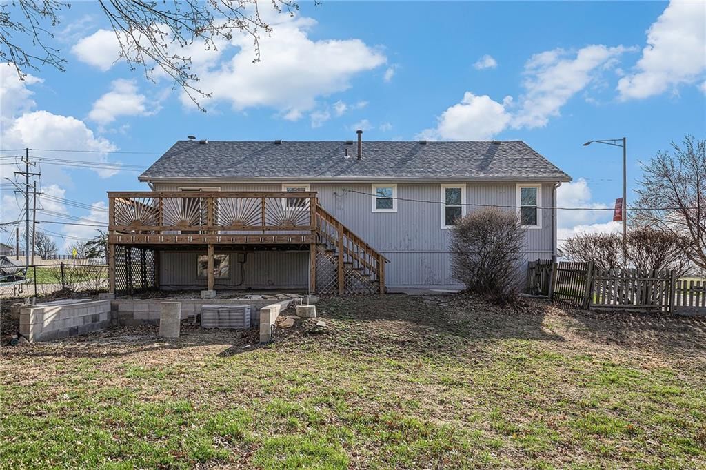 10600 N Oak Trafficway — photo 27