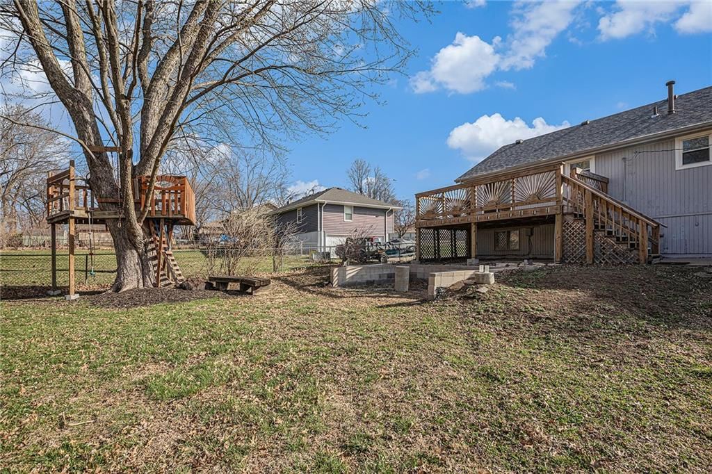 10600 N Oak Trafficway — photo 28